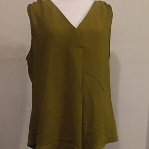 New York & Company Olive Green V-Neck Sleeveless Camisole
